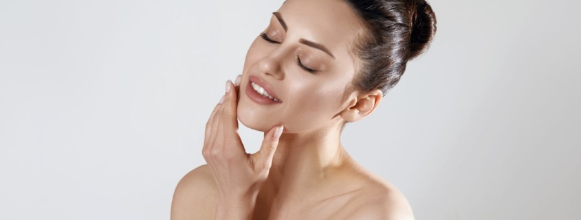 I segni dell'invecchiamento cutaneo su collo e décolleté