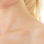 Collagene: stimolarlo per il ringiovanimento del collo e del décolleté